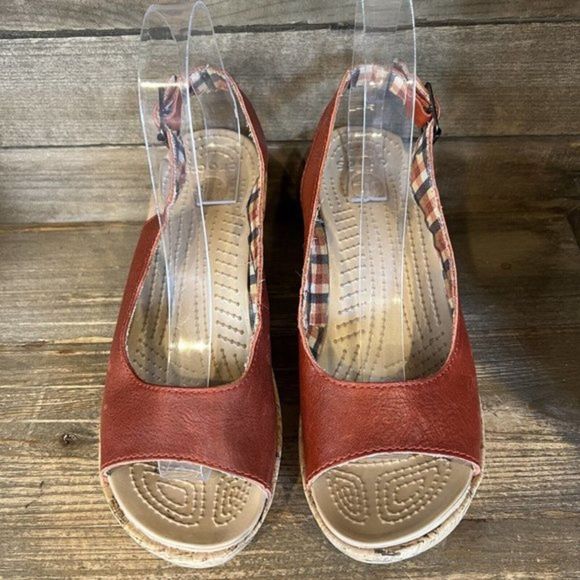 Womens Crocs A-Leigh Red Leather Wedge Heeled Sandals Slingback Size‎ 7 M GUC - Picture 3 of 6